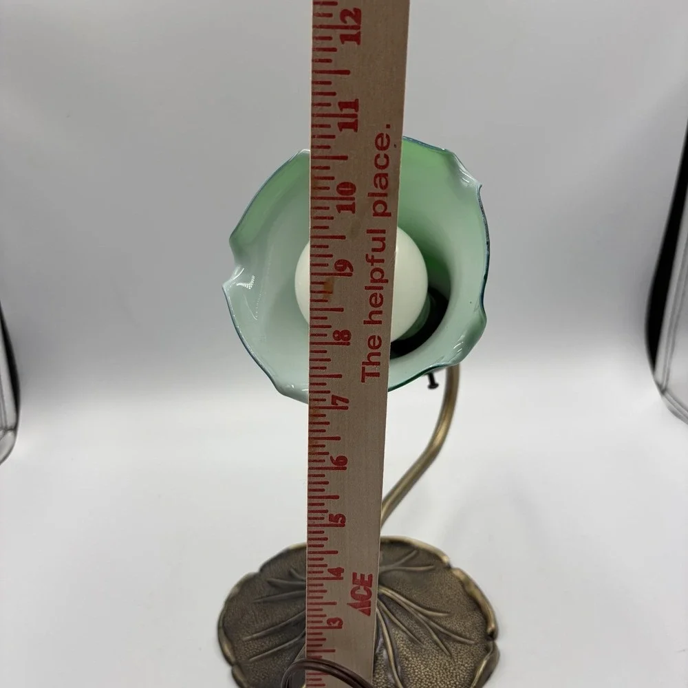 VTG  Brass Lily Pad Gooseneck Desk Lamp Green Ruffle Glass Shade MCM Deco